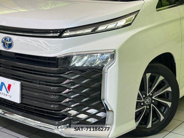 Toyota VOXY HYBRID 2022-12 7360449-12