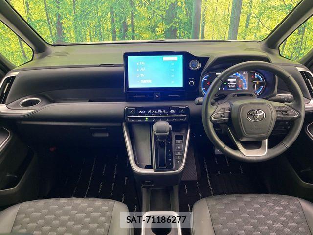 Toyota VOXY HYBRID 2022-12 7360449-1