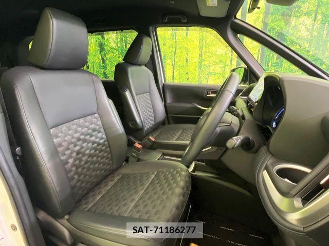 Toyota VOXY HYBRID 2022-12 7360449-7