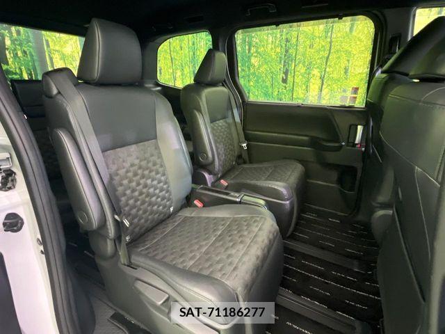 Toyota VOXY HYBRID 2022-12 7360449-8