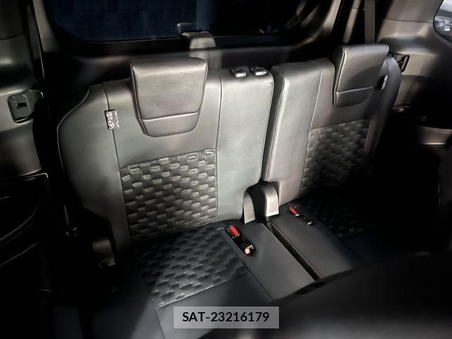 Toyota VOXY HYBRID 2025-11 7360438-23