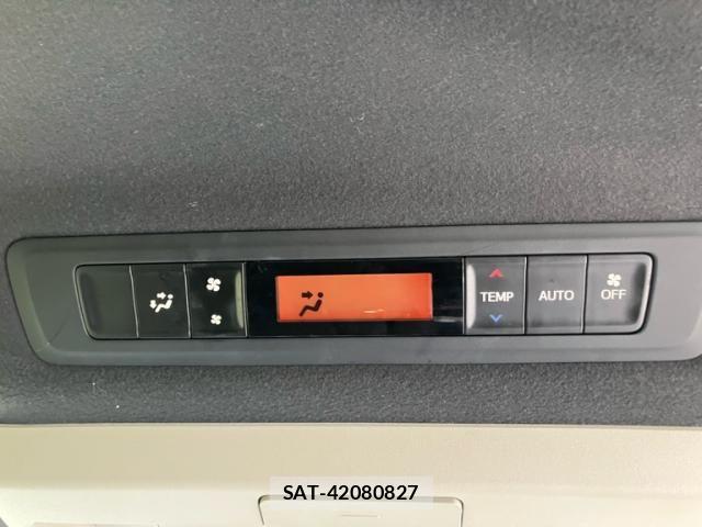 Toyota VOXY HYBRID 2018-12 7360462-10