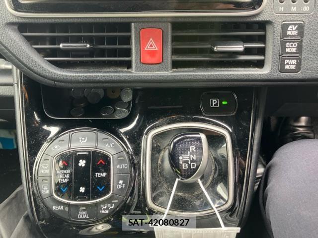 Toyota VOXY HYBRID 2018-12 7360462-16