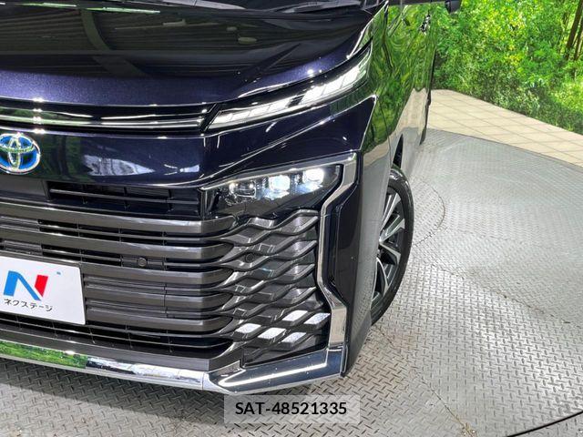 Toyota VOXY HYBRID 2023-07 7360444-12
