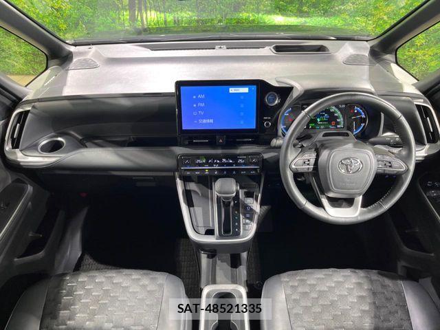 Toyota VOXY HYBRID 2023-07 7360444-1