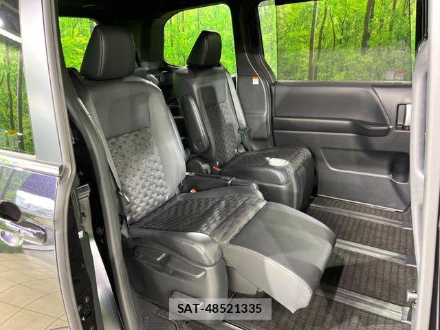 Toyota VOXY HYBRID 2023-07 7360444-8