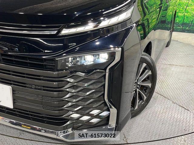 Toyota VOXY HYBRID 2022-03 7360455-12