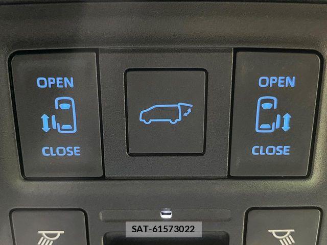 Toyota VOXY HYBRID 2022-03 7360455-3