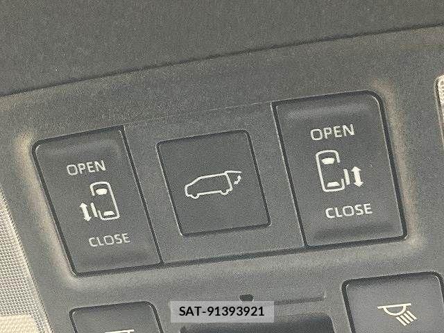 Toyota VOXY HYBRID 2022-12 7360447-9