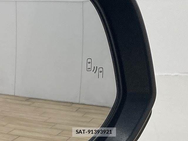 Toyota VOXY HYBRID 2022-12 7360447-10