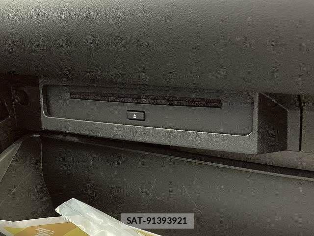 Toyota VOXY HYBRID 2022-12 7360447-11