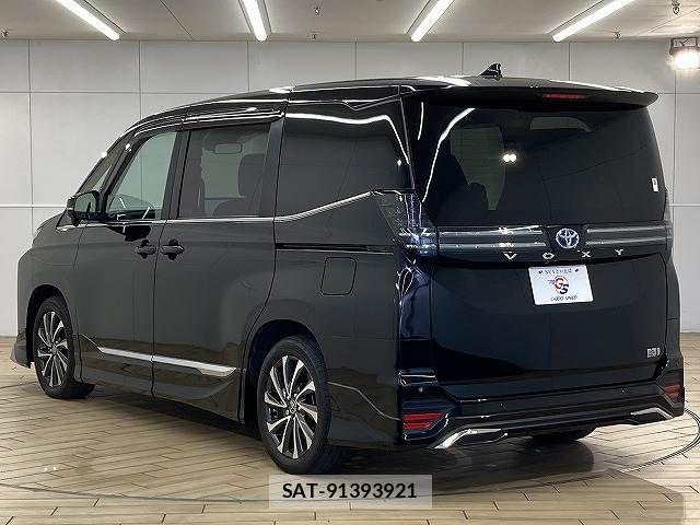Toyota VOXY HYBRID 2022-12 7360447-15