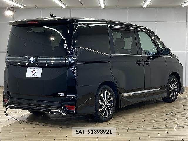 Toyota VOXY HYBRID 2022-12 7360447-16