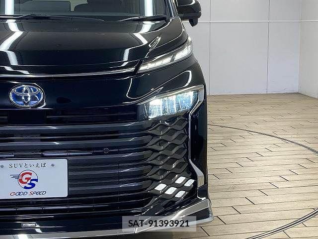 Toyota VOXY HYBRID 2022-12 7360447-19