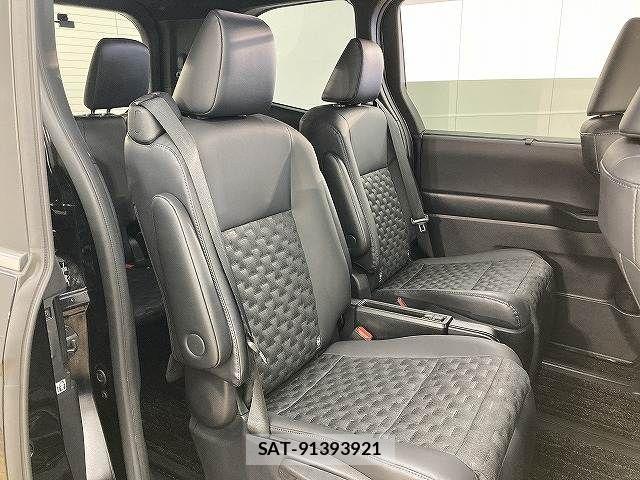 Toyota VOXY HYBRID 2022-12 7360447-5