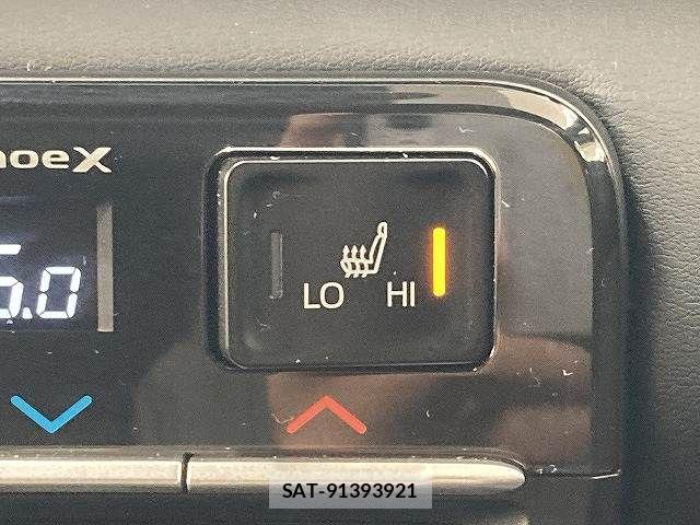 Toyota VOXY HYBRID 2022-12 7360447-7