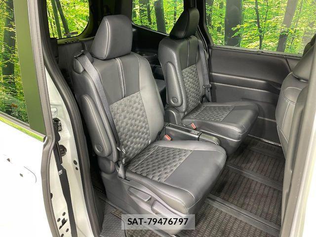 Toyota VOXY HYBRID 2025-09 7360437-8