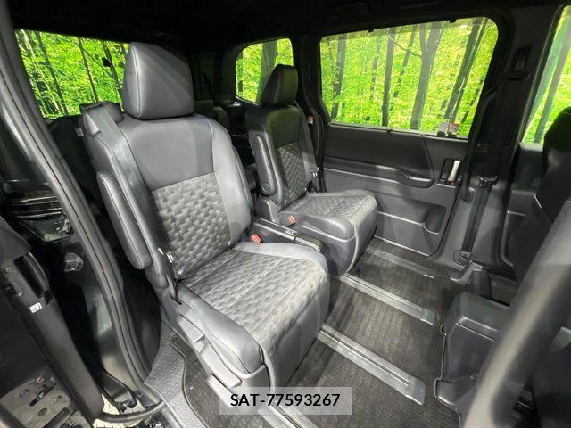 Toyota VOXY HYBRID 2022-06 7360451-10
