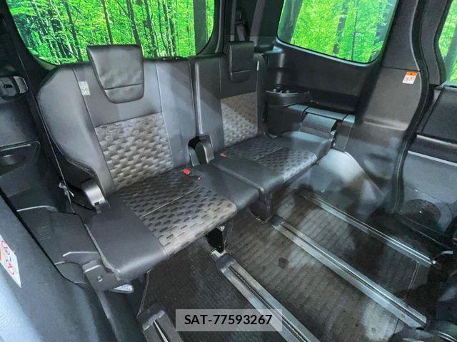 Toyota VOXY HYBRID 2022-06 7360451-11