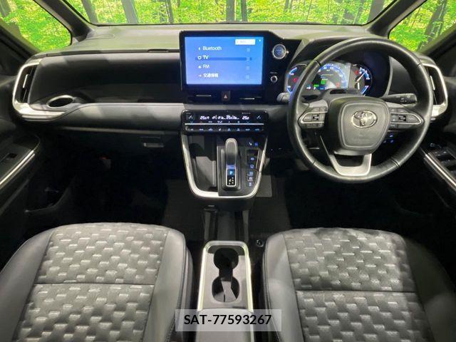 Toyota VOXY HYBRID 2022-06 7360451-1