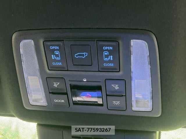 Toyota VOXY HYBRID 2022-06 7360451-4