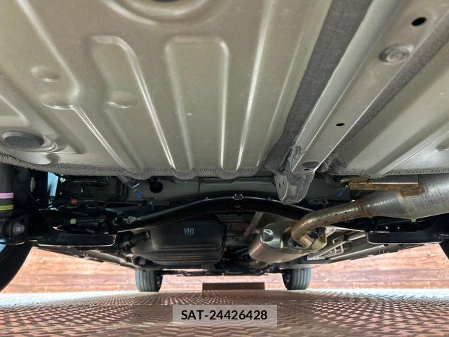 Toyota VOXY HYBRID 2025-10 7360441-18