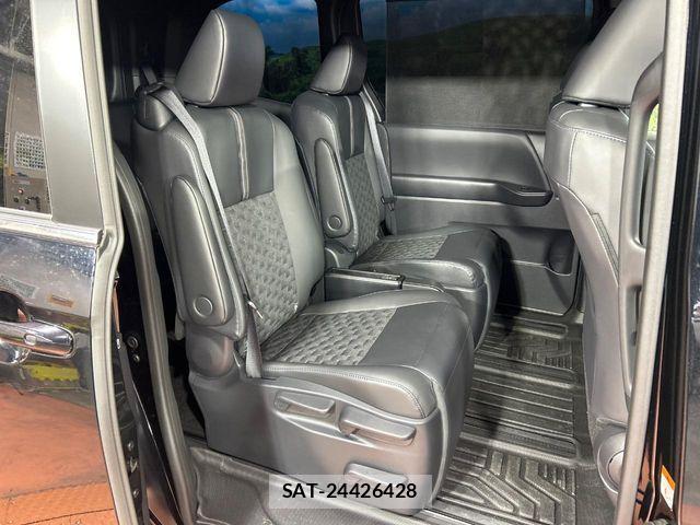 Toyota VOXY HYBRID 2025-10 7360441-8