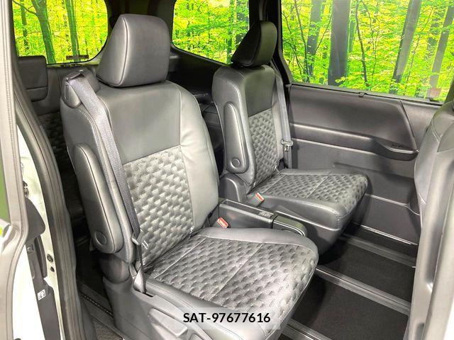 Toyota VOXY HYBRID 2025-06 7360445-9