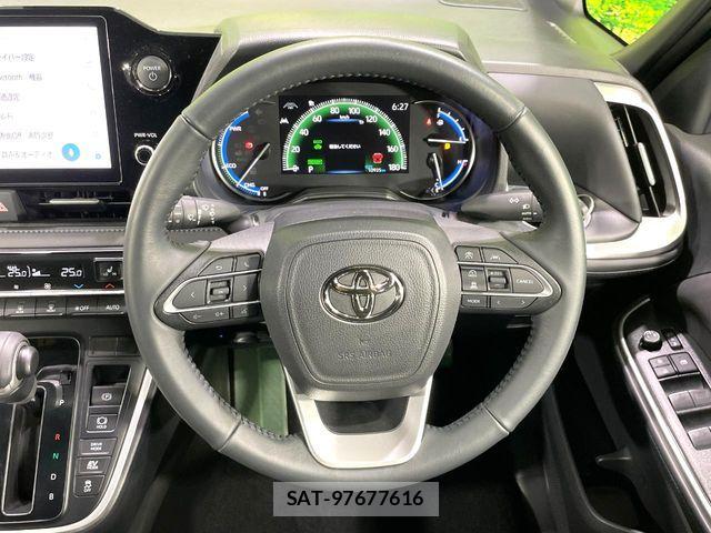Toyota VOXY HYBRID 2025-06 7360445-12