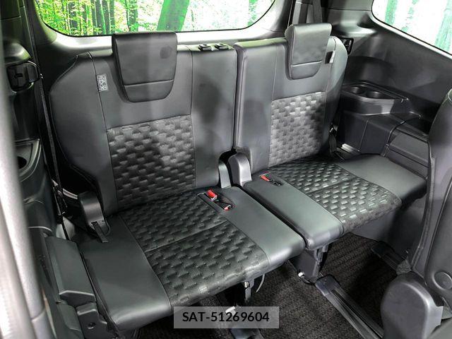 Toyota VOXY HYBRID 2023-04 7360446-9