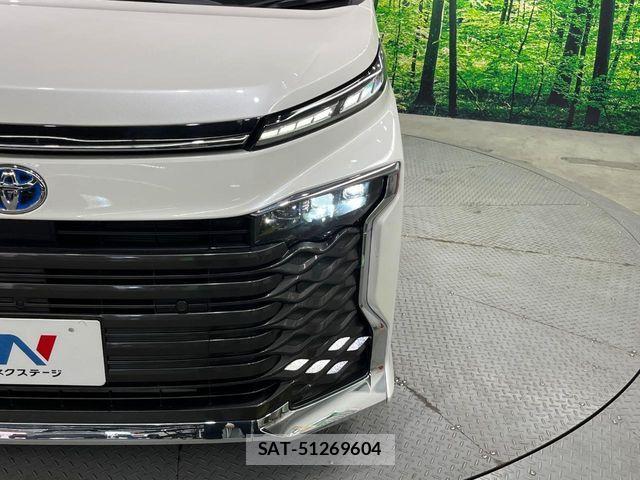 Toyota VOXY HYBRID 2023-04 7360446-12