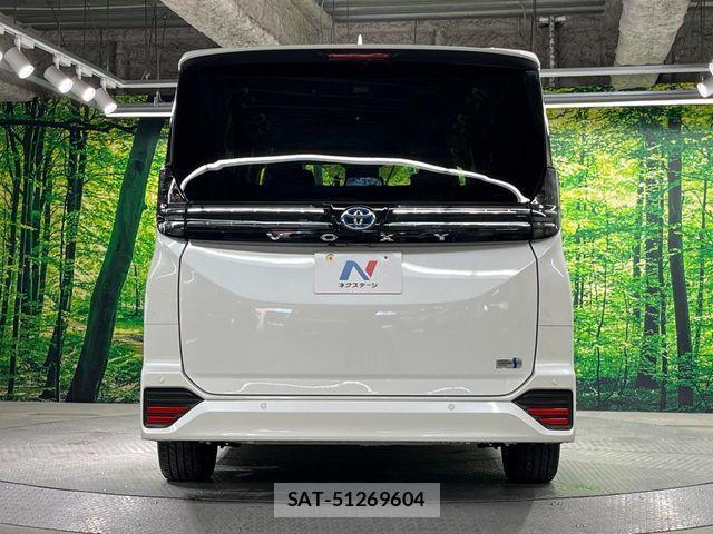 Toyota VOXY HYBRID 2023-04 7360446-15