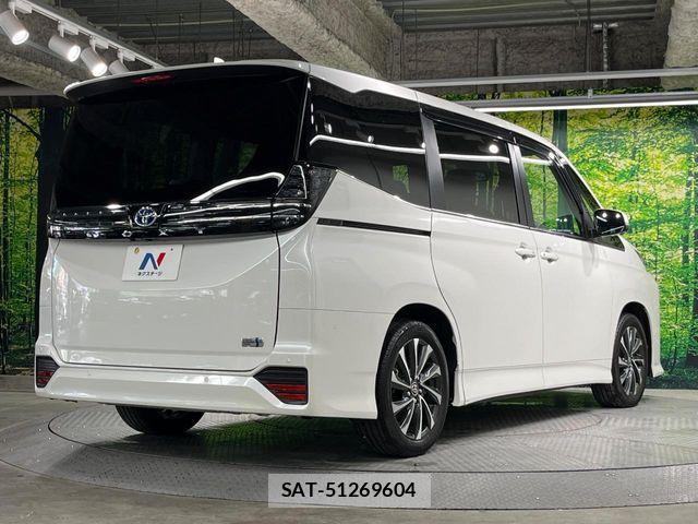Toyota VOXY HYBRID 2023-04 7360446-17