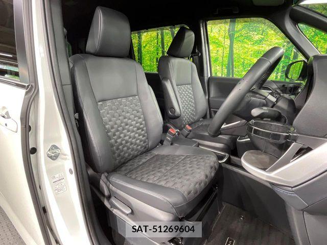 Toyota VOXY HYBRID 2023-04 7360446-7
