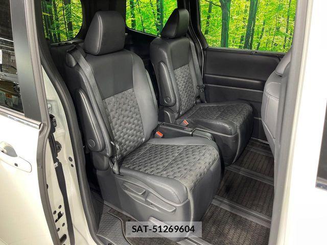 Toyota VOXY HYBRID 2023-04 7360446-8