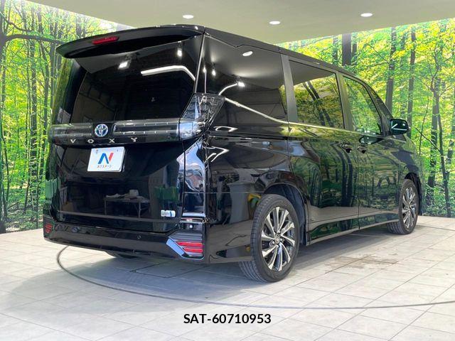 Toyota VOXY HYBRID 2023-07 7360454-15
