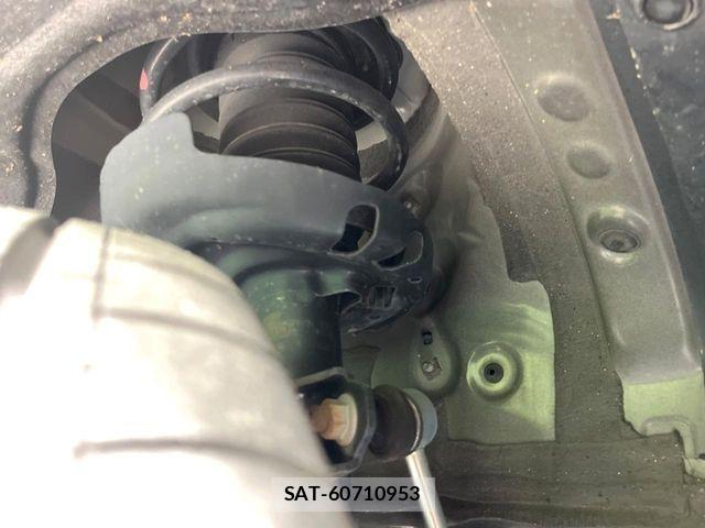 Toyota VOXY HYBRID 2023-07 7360454-18