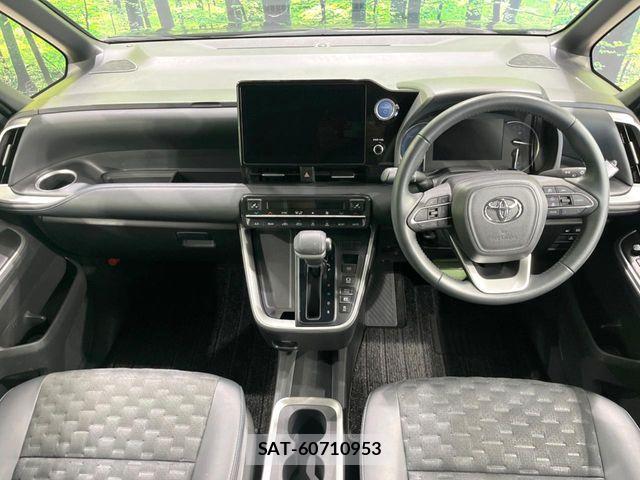 Toyota VOXY HYBRID 2023-07 7360454-1