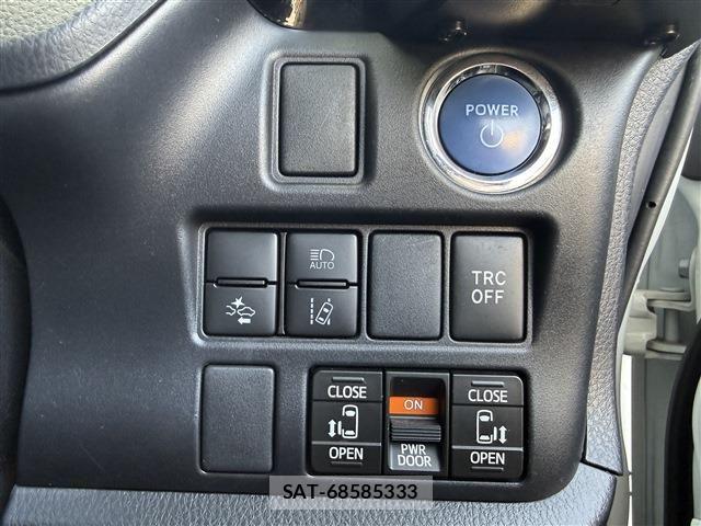 Toyota VOXY HYBRID 2020-01 7360461-9