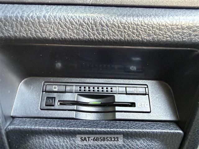Toyota VOXY HYBRID 2020-01 7360461-10