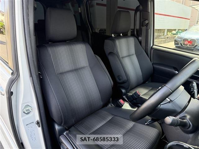 Toyota VOXY HYBRID 2020-01 7360461-11