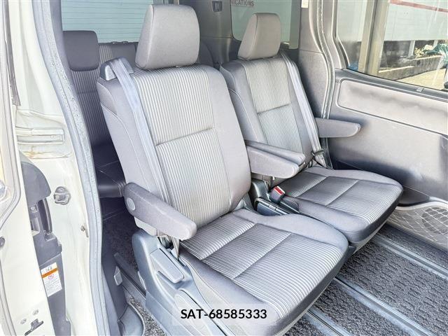 Toyota VOXY HYBRID 2020-01 7360461-12