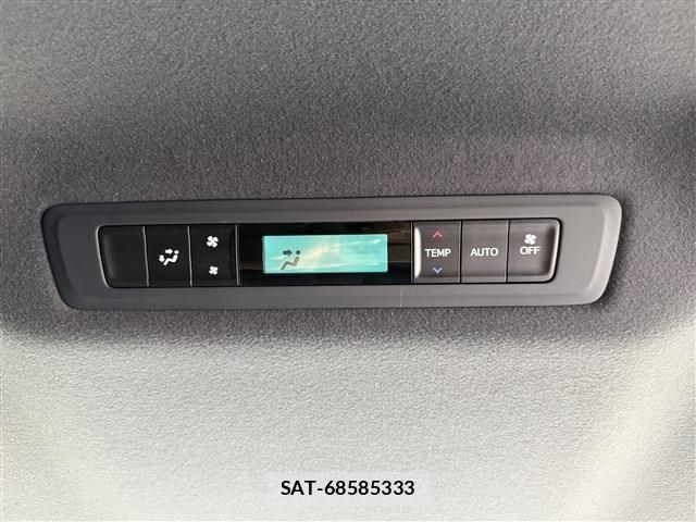 Toyota VOXY HYBRID 2020-01 7360461-14