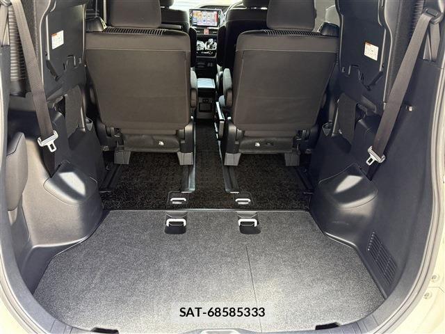 Toyota VOXY HYBRID 2020-01 7360461-16