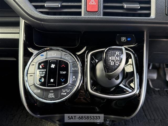 Toyota VOXY HYBRID 2020-01 7360461-7