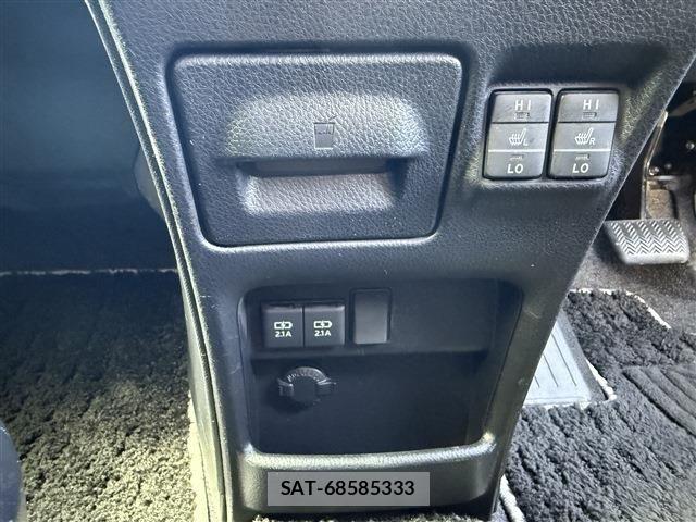 Toyota VOXY HYBRID 2020-01 7360461-8