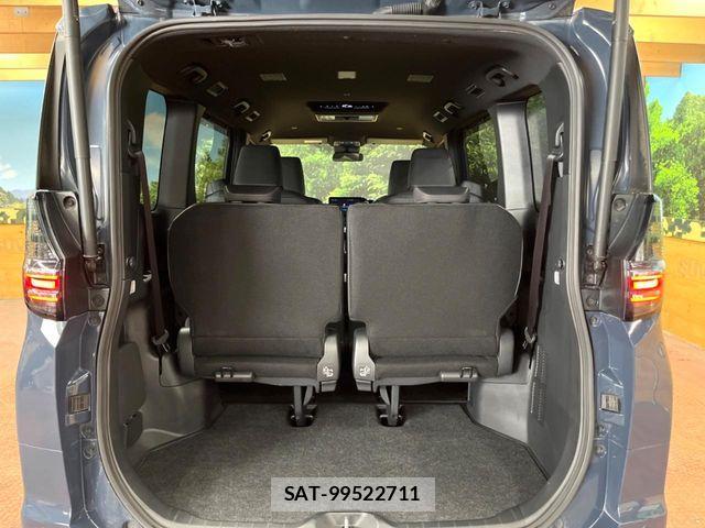 Toyota VOXY HYBRID 2023-05 7360439-10
