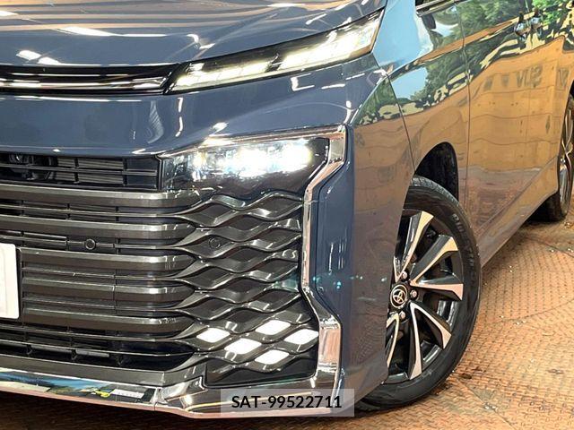 Toyota VOXY HYBRID 2023-05 7360439-11