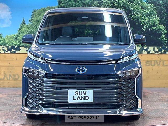 Toyota VOXY HYBRID 2023-05 7360439-13