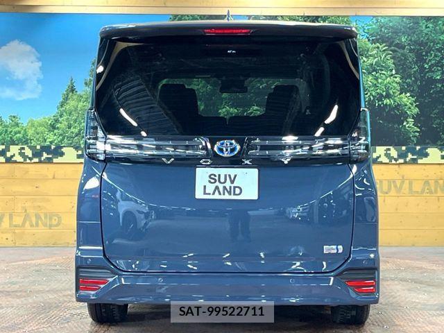 Toyota VOXY HYBRID 2023-05 7360439-14